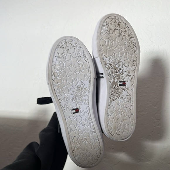 Tommy Hilfiger Furry Black leather tennis shoe sneakers women's size 7 - Picture 10 of 13